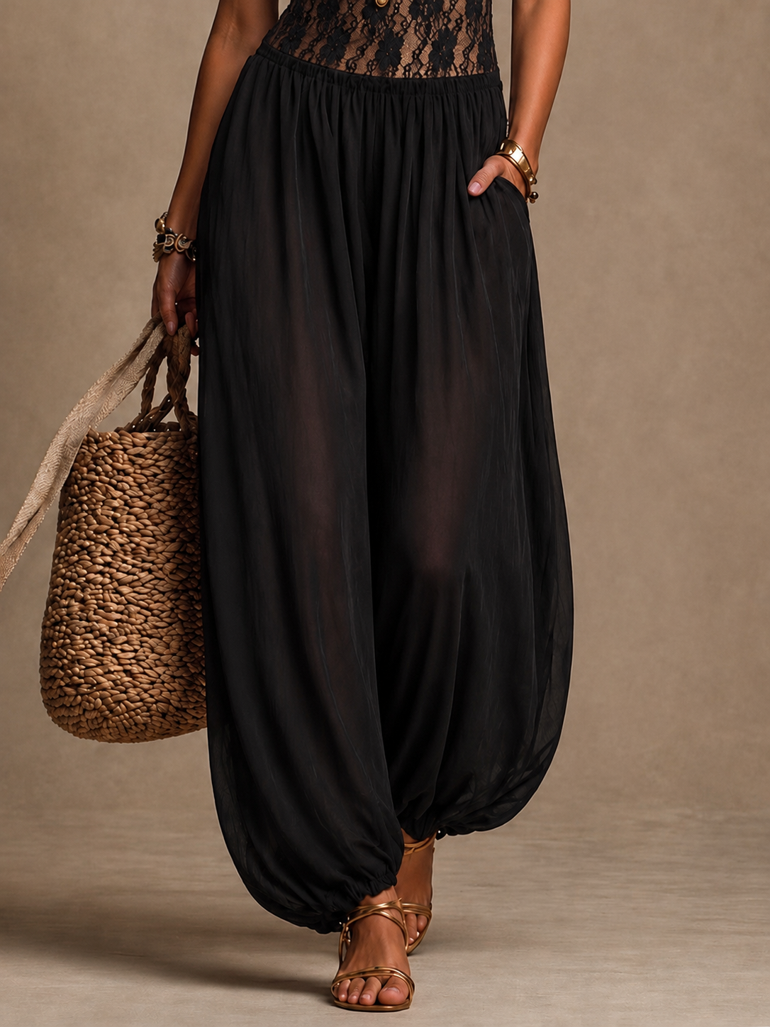 Mono halter con encaje fluido