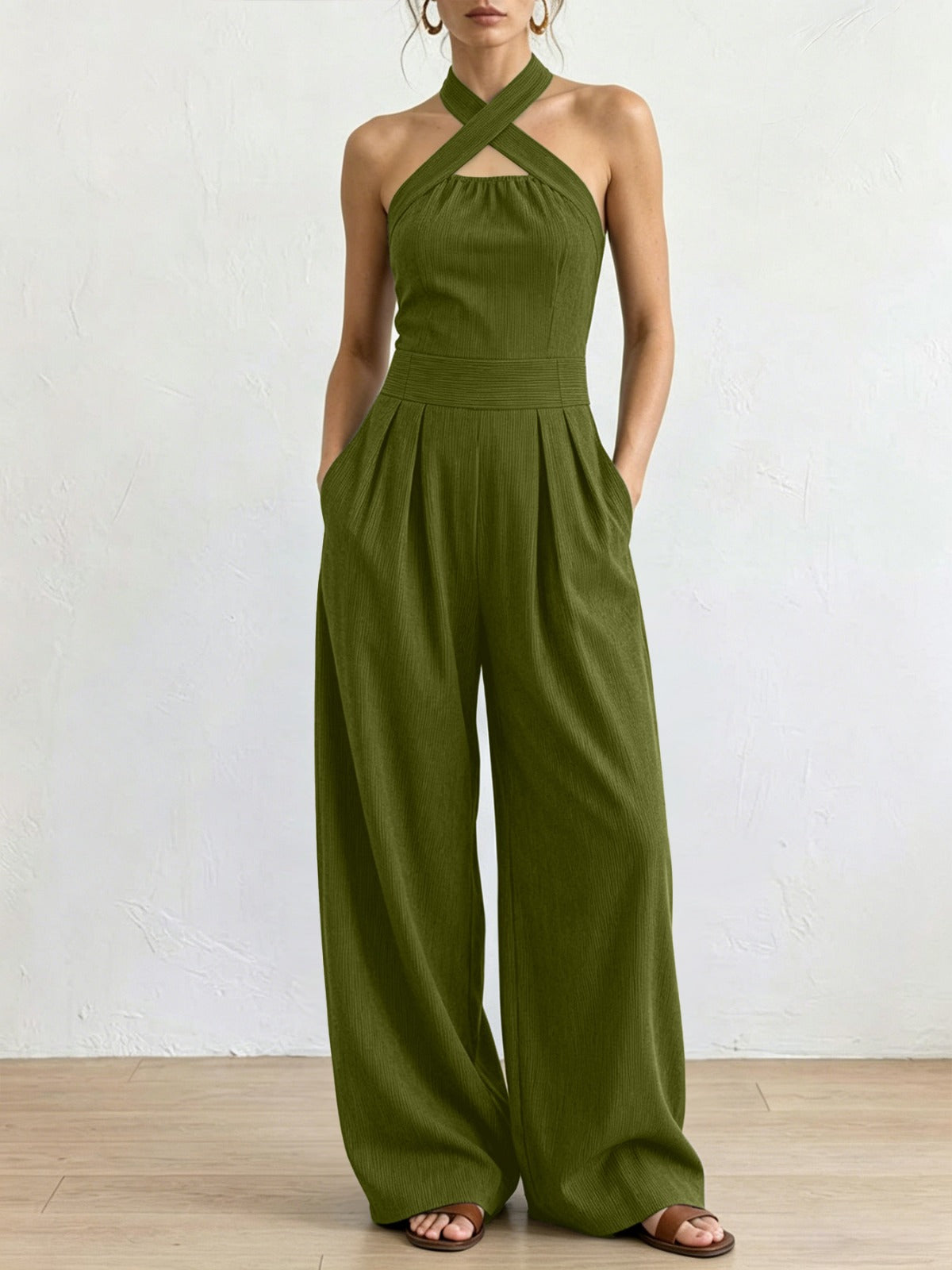 Mono elegante de lino con escote cruzado
