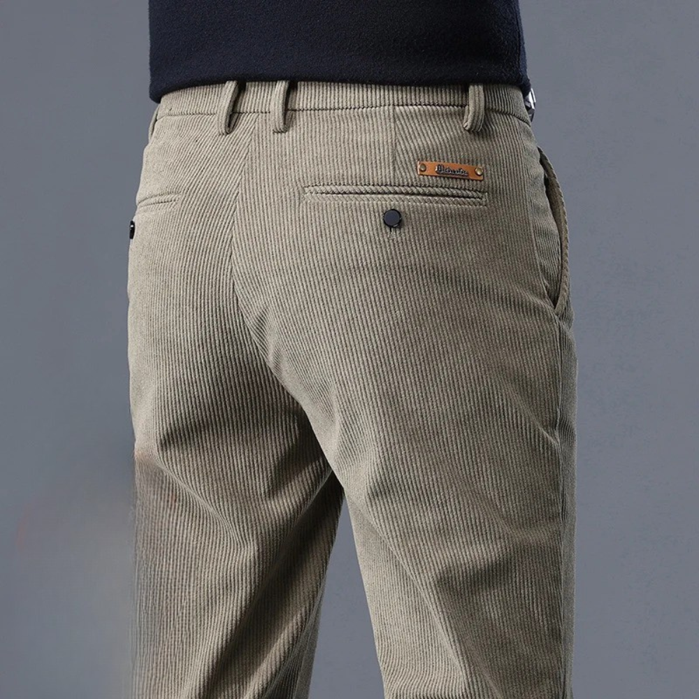 Elegantes pantalones de pana