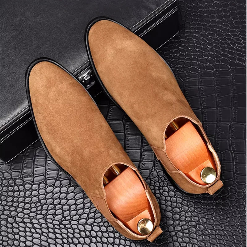 Elegantes botines Chelsea de ante