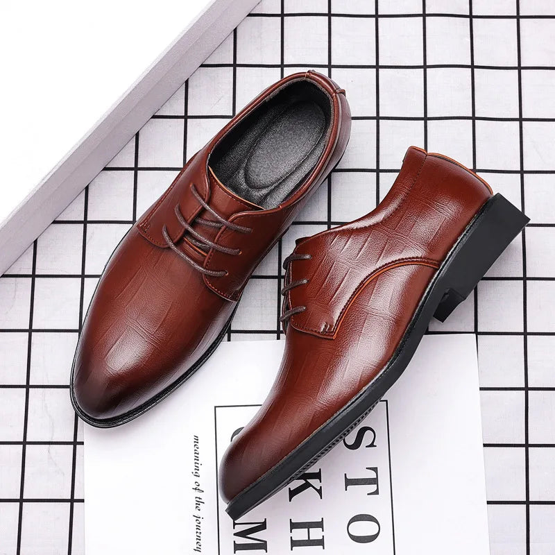 Zapatos británicos elegantes de piel