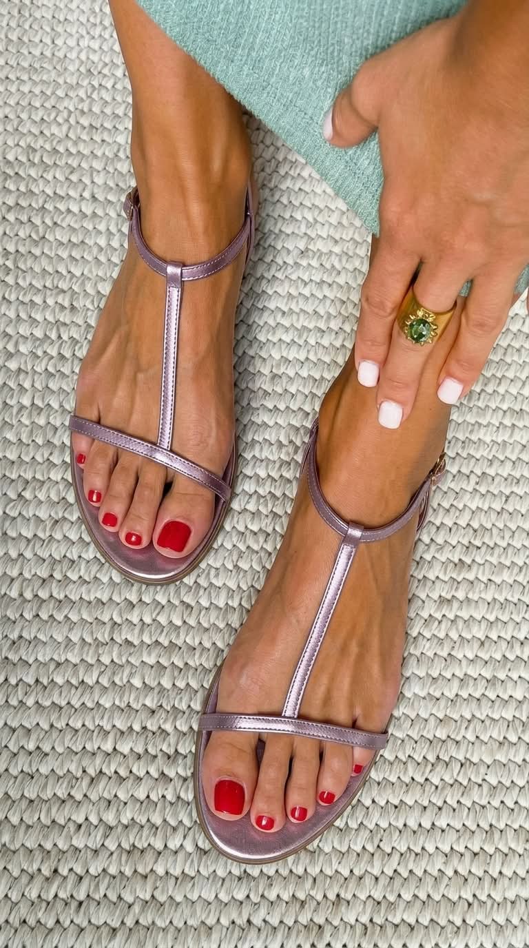 Sandalias Planas Doradas Minimalistas