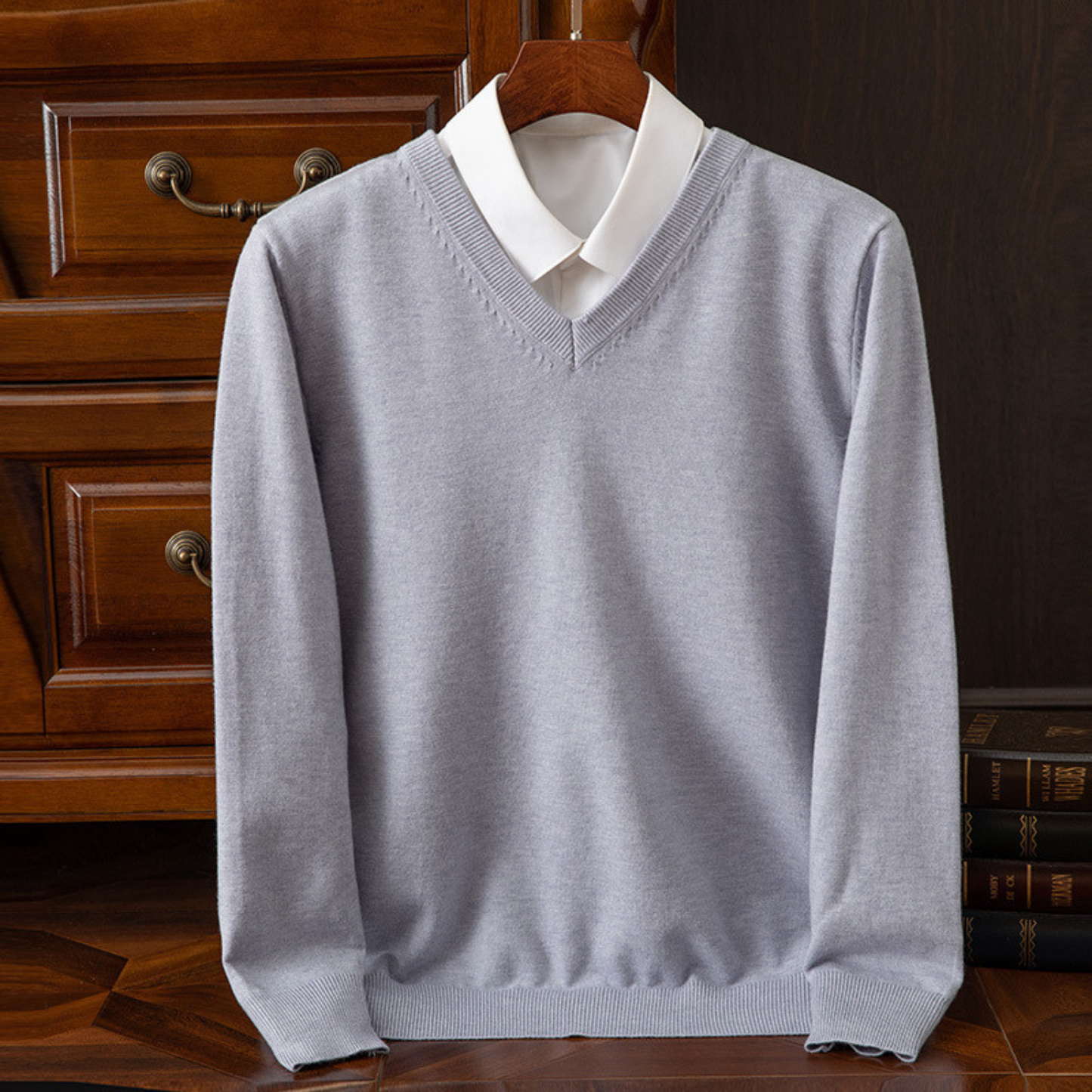 Jersey elegante con cuello en V