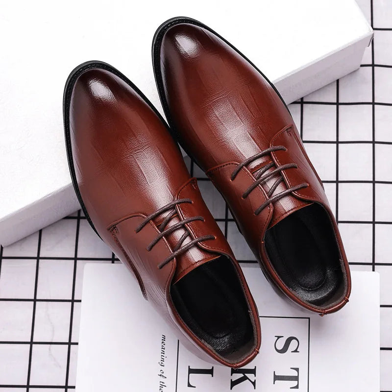 Zapatos británicos elegantes de piel