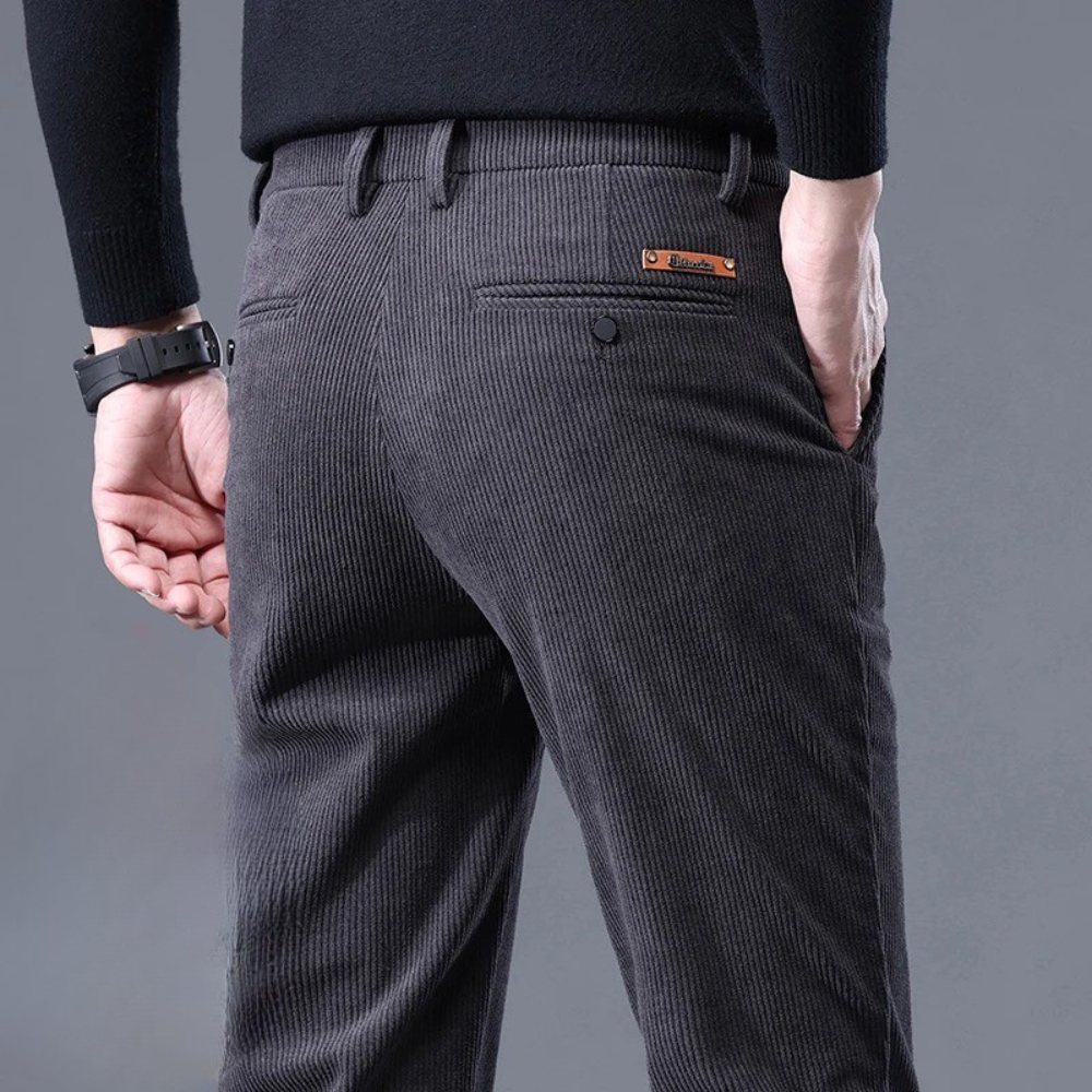 Elegantes pantalones de pana
