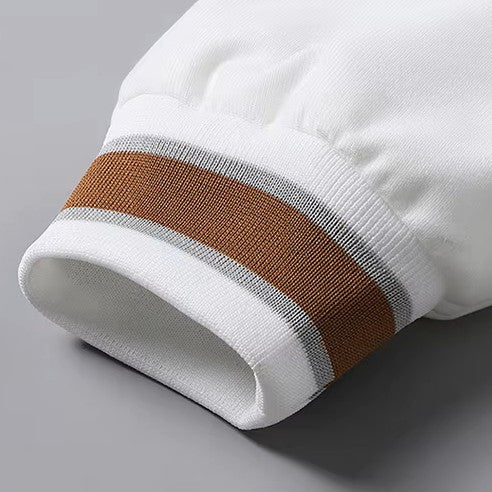 Elegante chaqueta con capucha