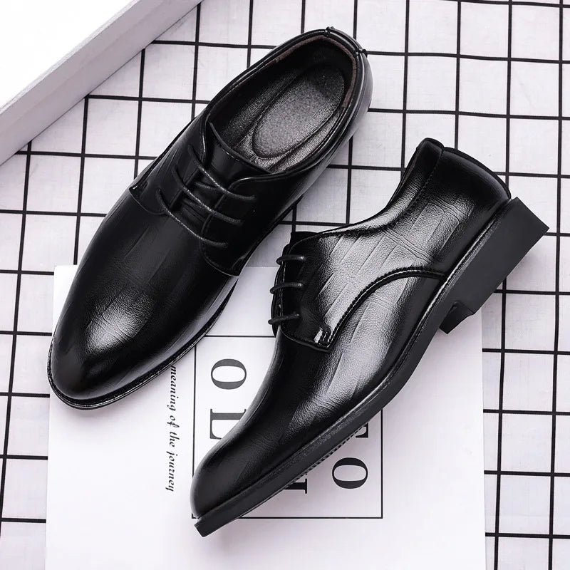 Zapatos británicos elegantes de piel