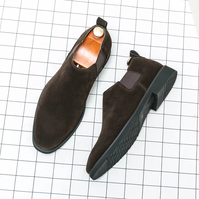 Elegantes zapatos británicos de ante