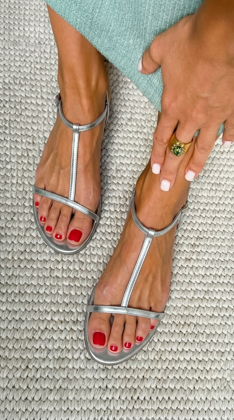 Sandalias Planas Doradas Minimalistas