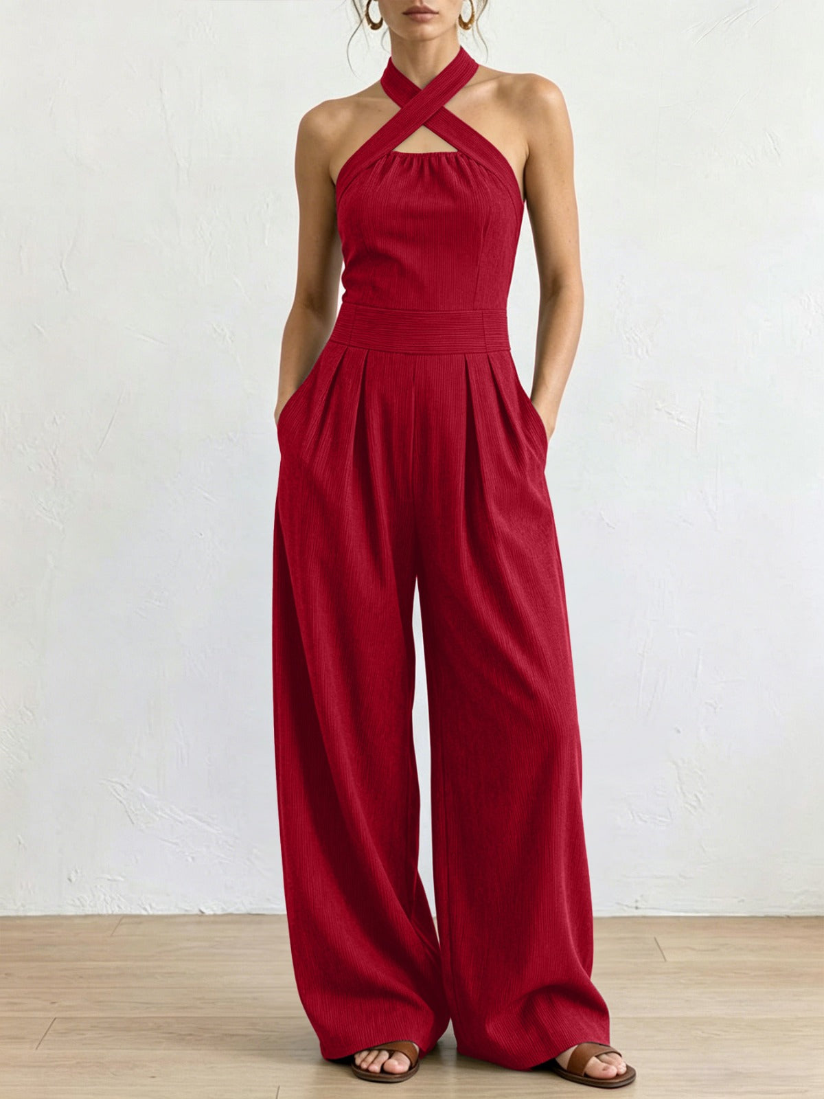 Mono elegante de lino con escote cruzado