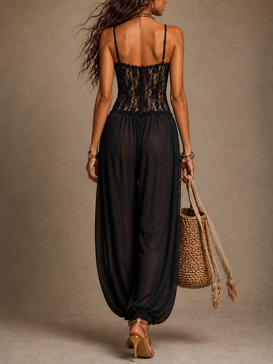 Mono halter con encaje fluido