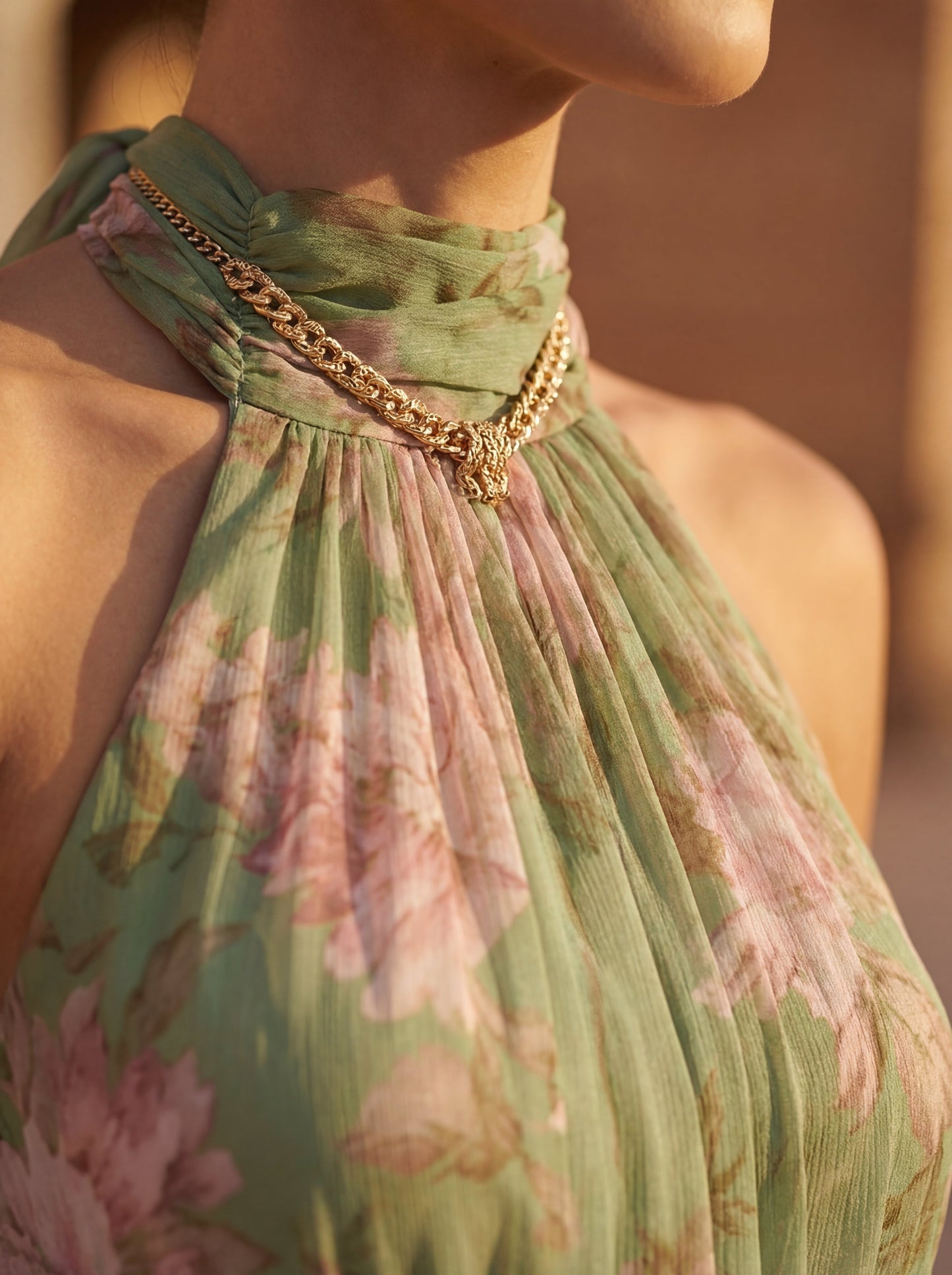Vestido elegante fluido con estampado floral