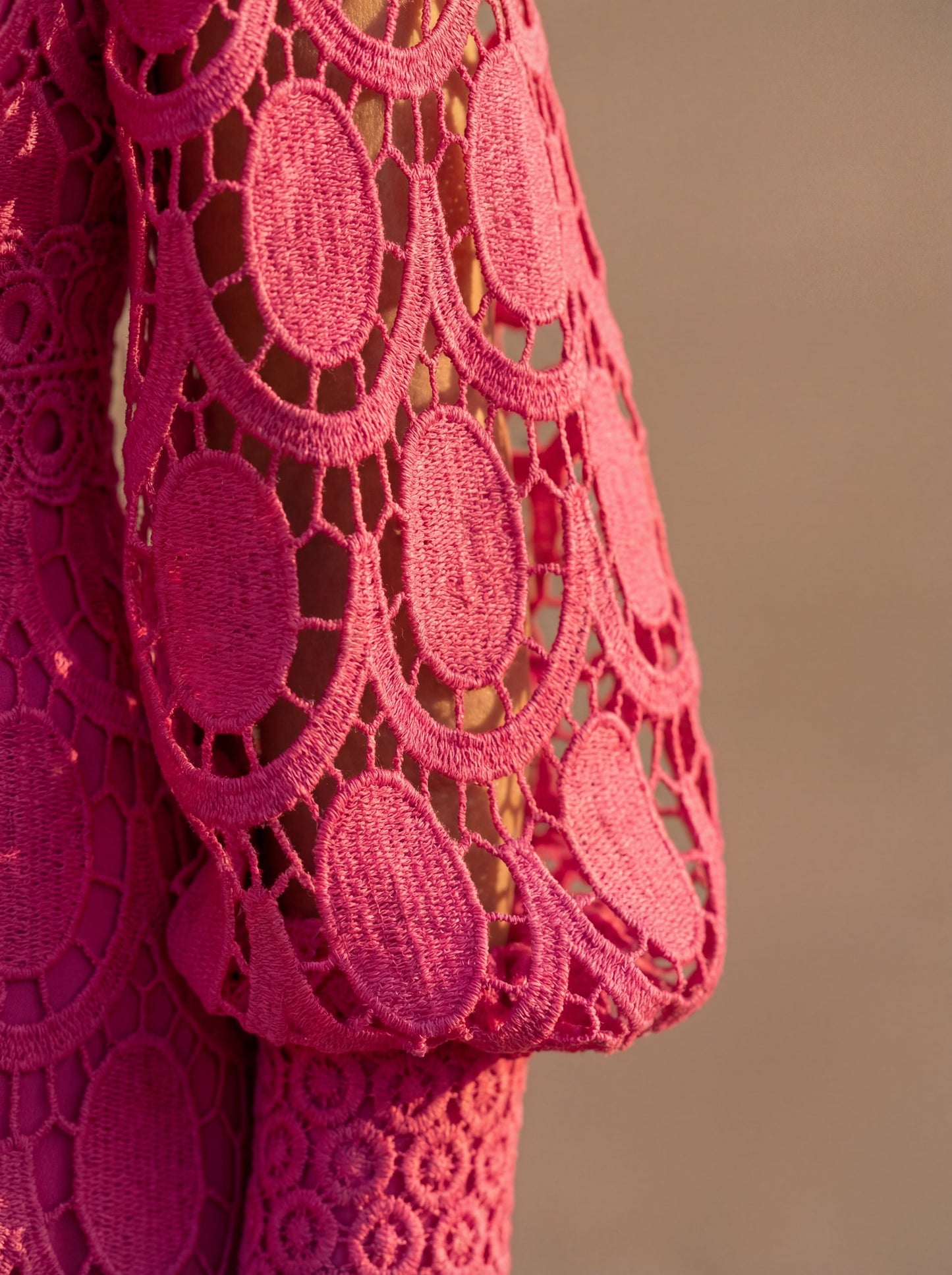 Vestido Midi de Encaje Exclusivo