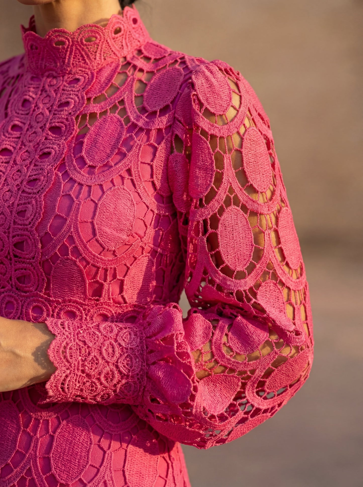 Vestido Midi de Encaje Exclusivo