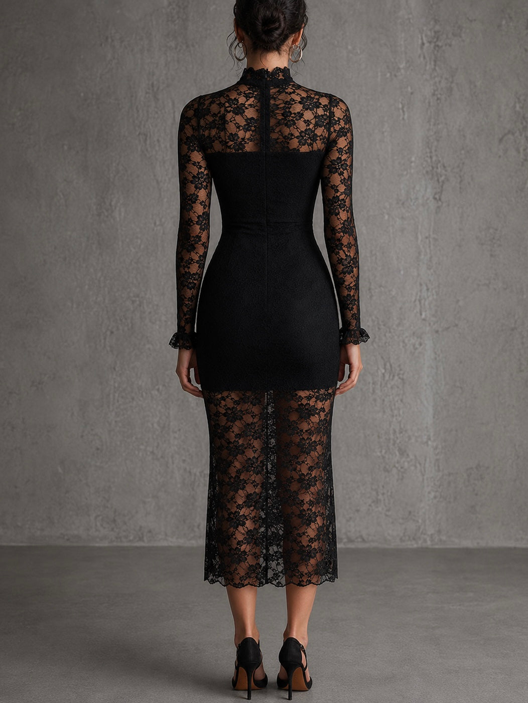 Vestido de encaje con cuello alto