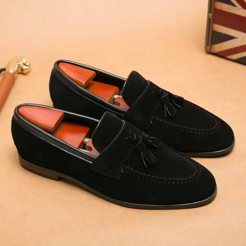 Elegantes mocasines con borlas
