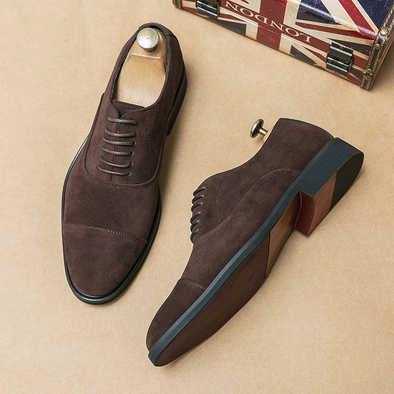 Zapatos italianos elegantes de ante