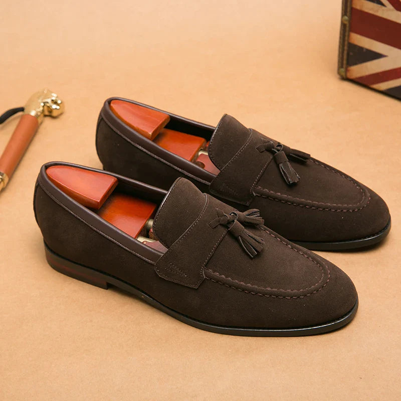 Elegantes mocasines con borlas