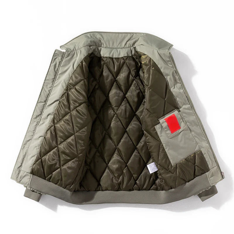 Elegante cazadora bomber para hombre