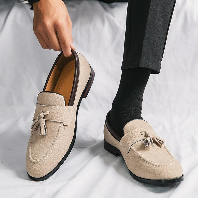 Elegantes mocasines con borlas