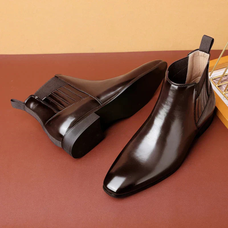 Botas elegantes de cuero