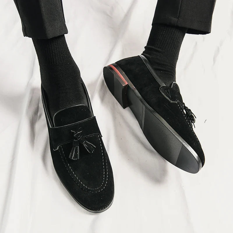 Elegantes mocasines con borlas
