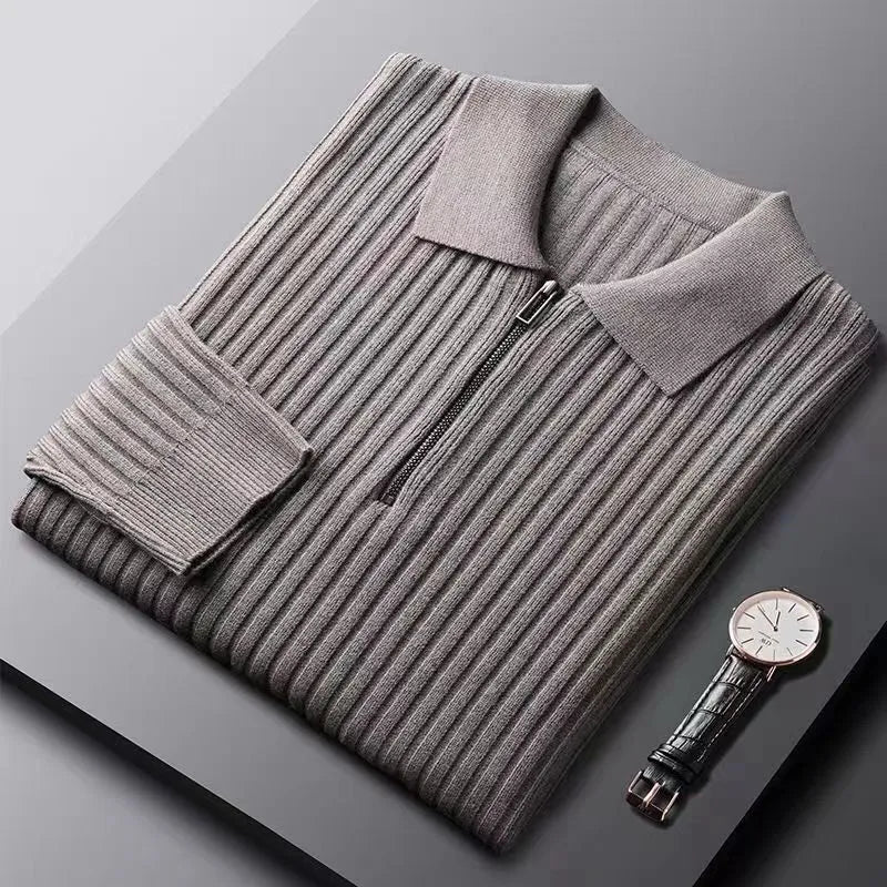 Elegante jersey con cremallera y estampado a rayas