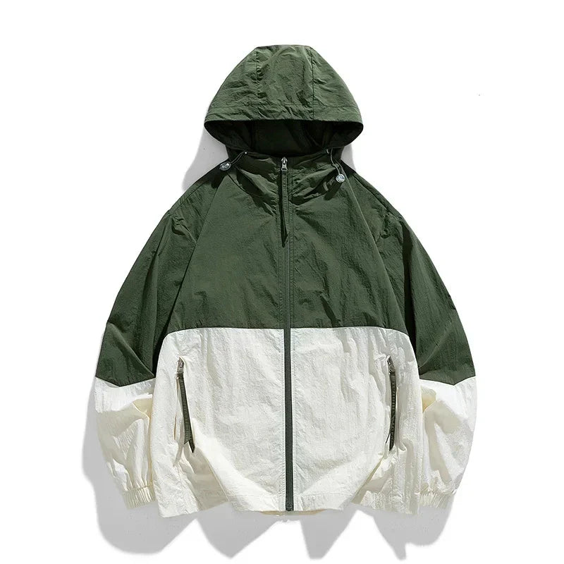 Chaqueta cortavientos con capucha