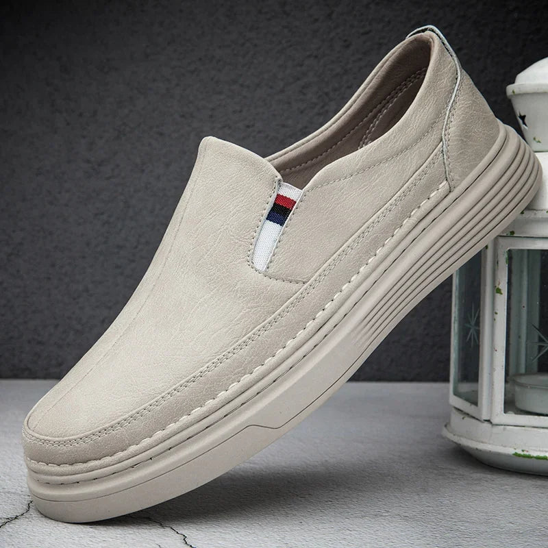 Elegantes zapatos de piel sin cordones