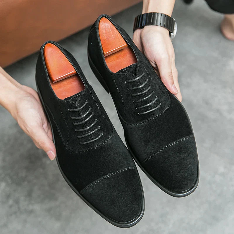 Zapatos italianos elegantes de ante