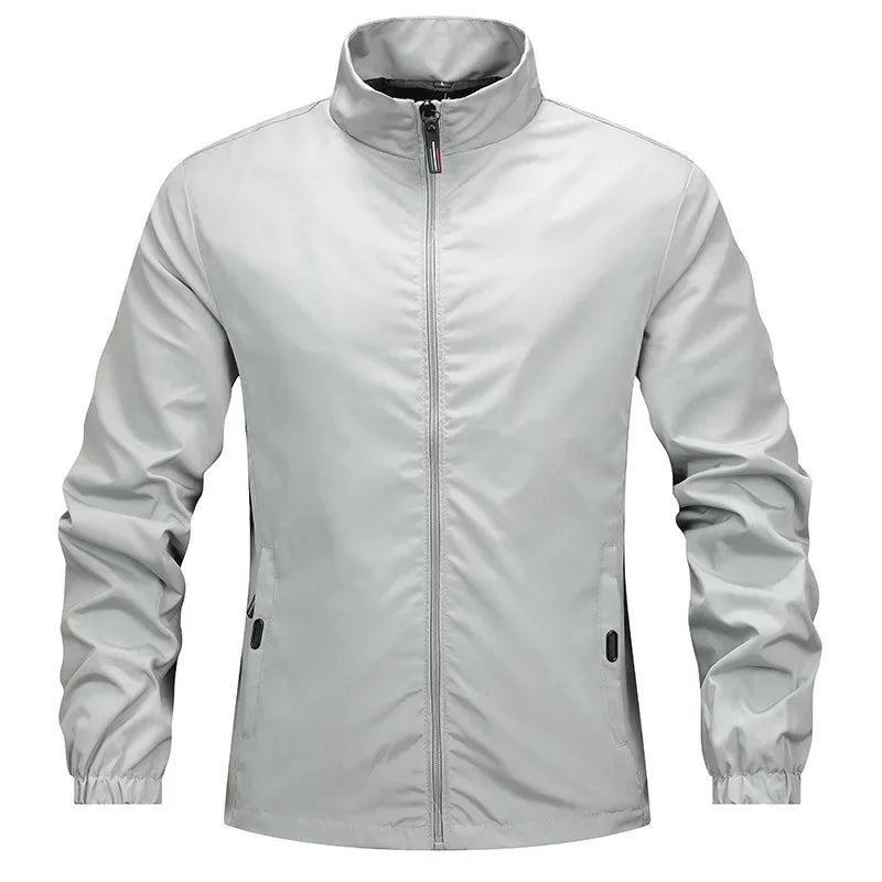 Elegante chaqueta cortavientos