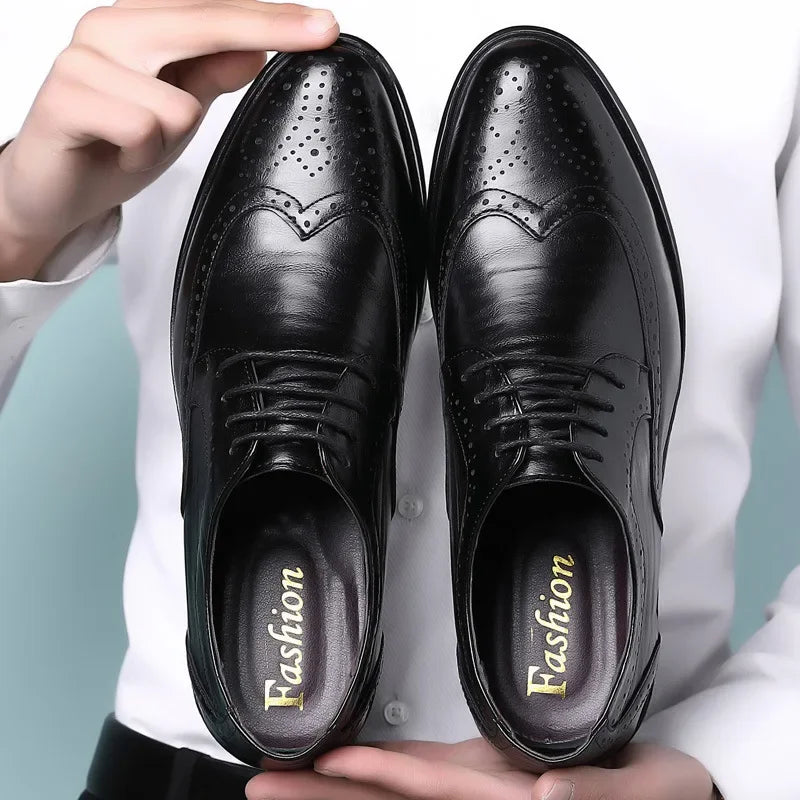 Zapatos brogue elegantes de piel
