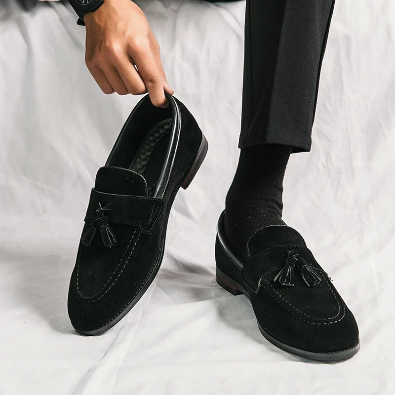 Elegantes mocasines con borlas