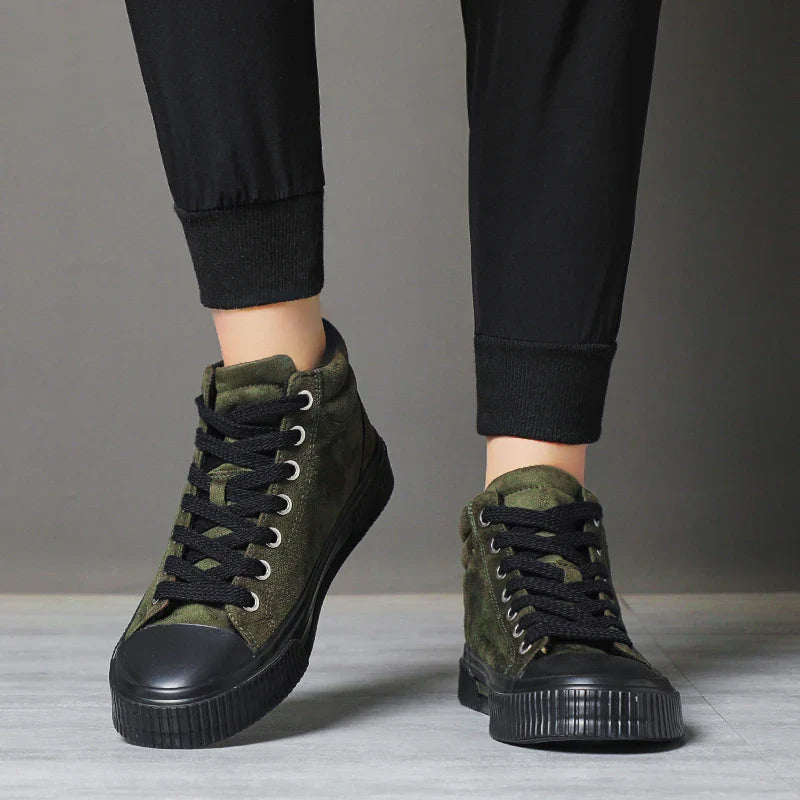 Zapatos elegantes de ante alto