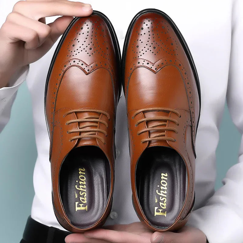 Zapatos brogue elegantes de piel