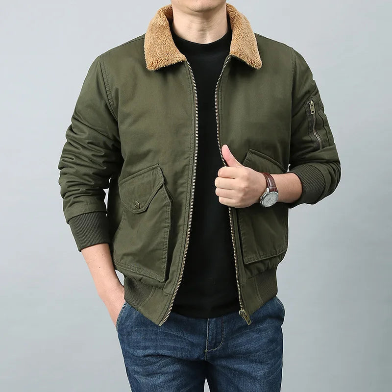 Elegante cazadora bomber