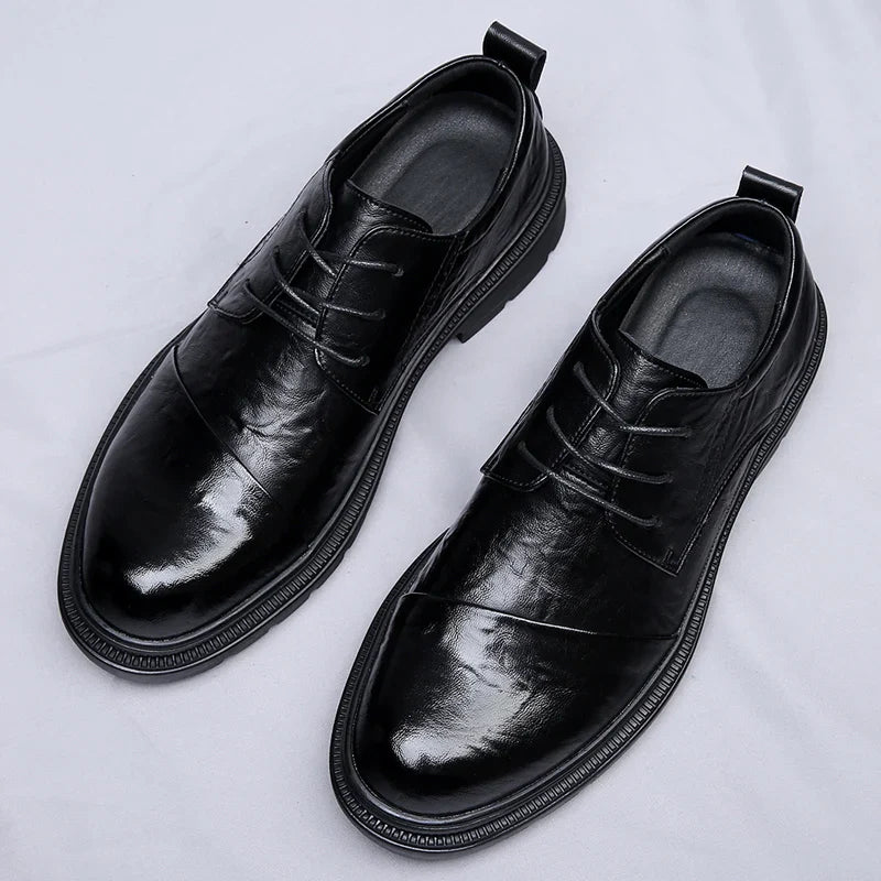 Zapatos elegantes de cuero de estilo británico