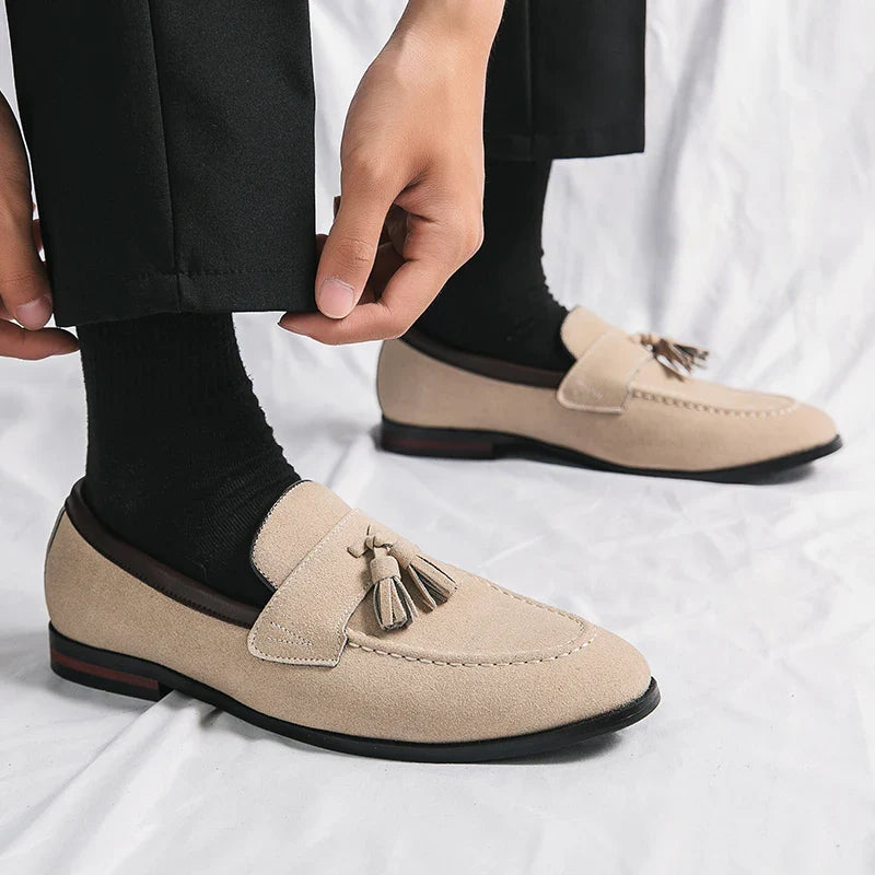 Elegantes mocasines con borlas