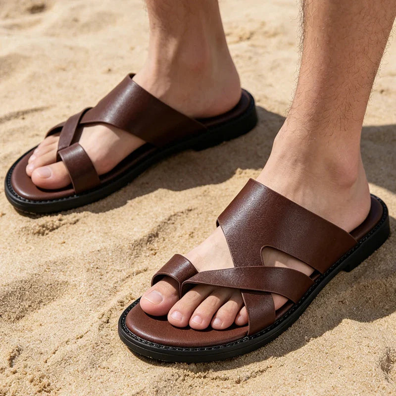 Elegantes sandalias de cuero con tiras cruzadas