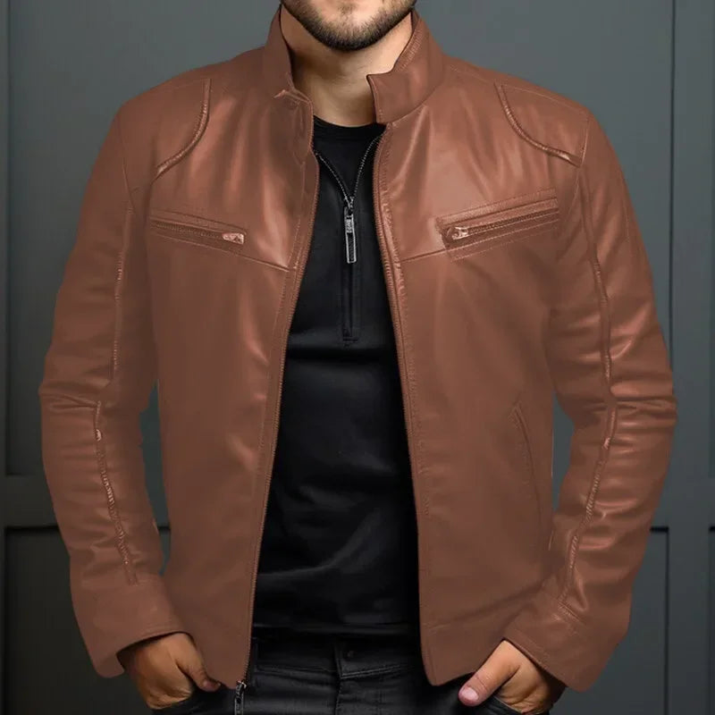 Elegante chaqueta motera de cuero para hombre