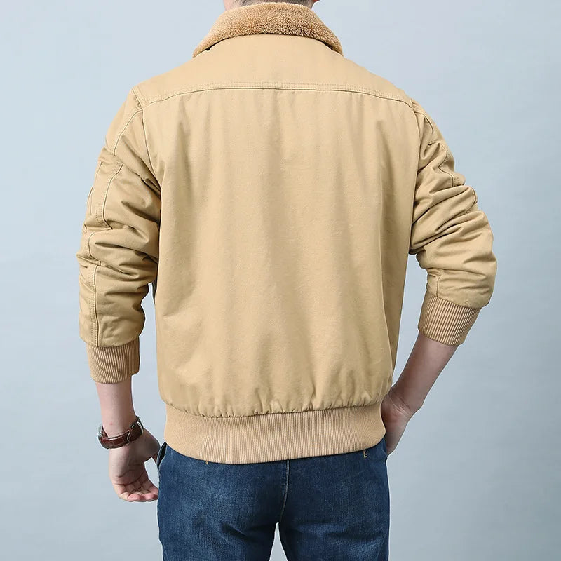 Elegante cazadora bomber