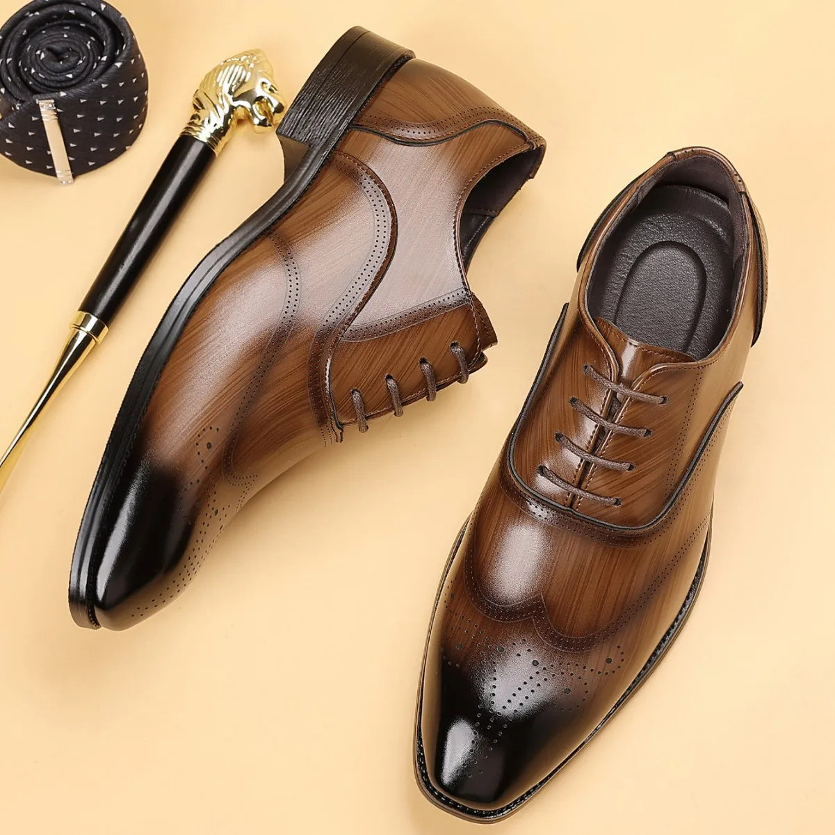 Zapatos de boda elegantes de piel