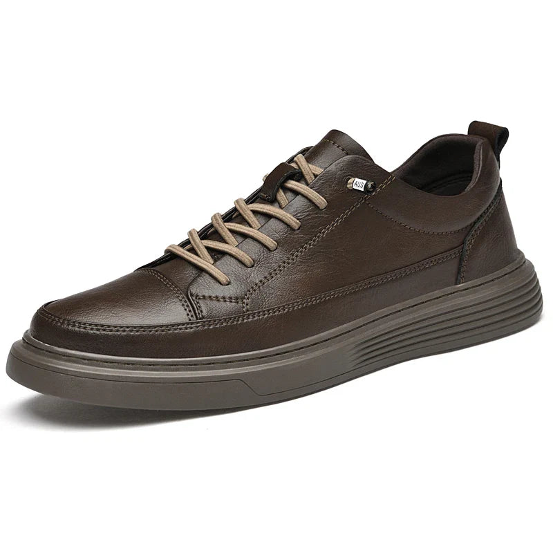 Zapatos elegantes de cuero con suela gruesa