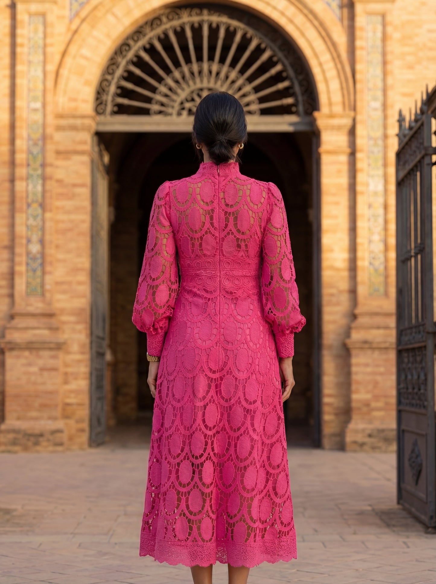 Vestido Midi de Encaje Exclusivo