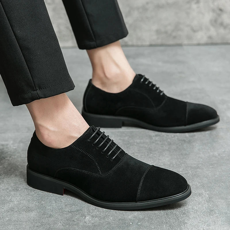 Zapatos italianos elegantes de ante