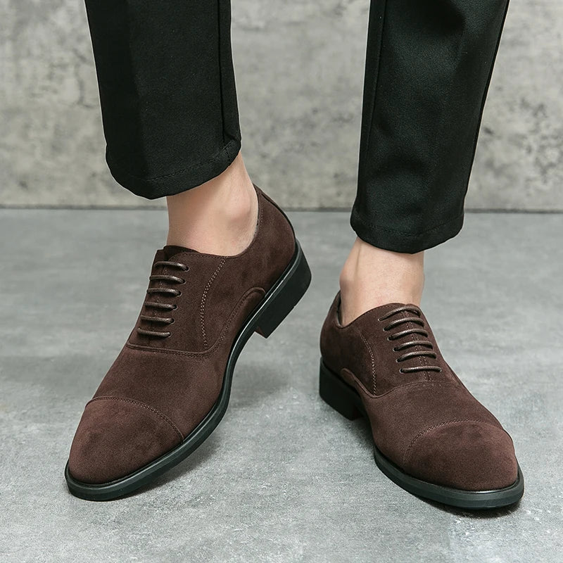 Zapatos italianos elegantes de ante