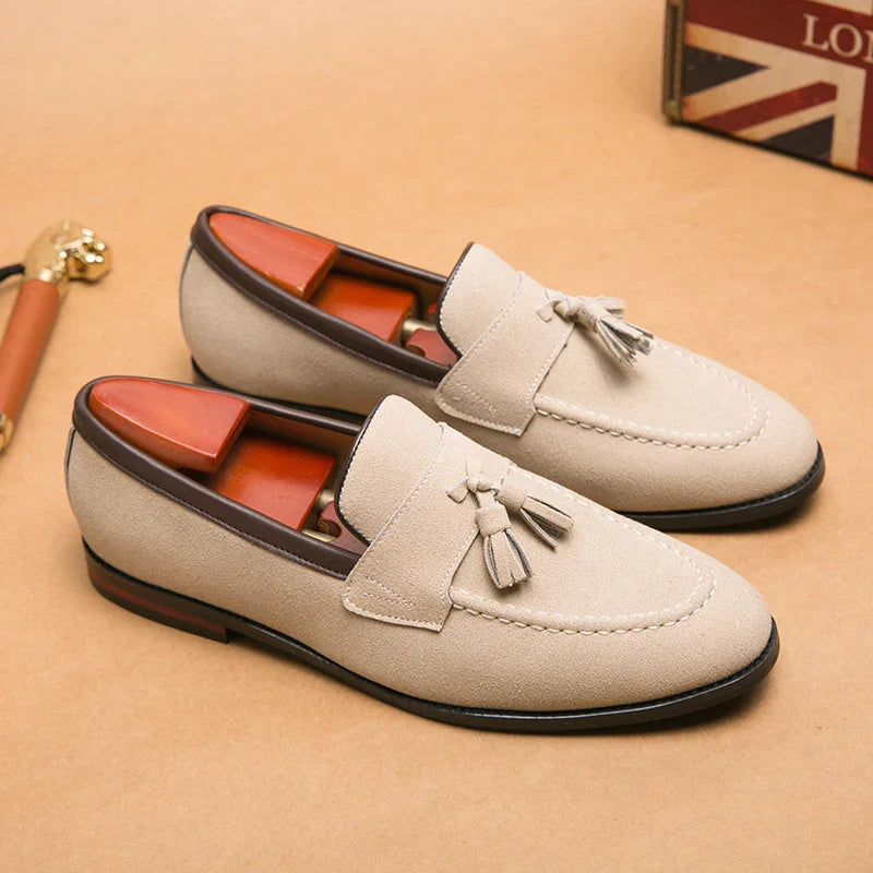Elegantes mocasines con borlas