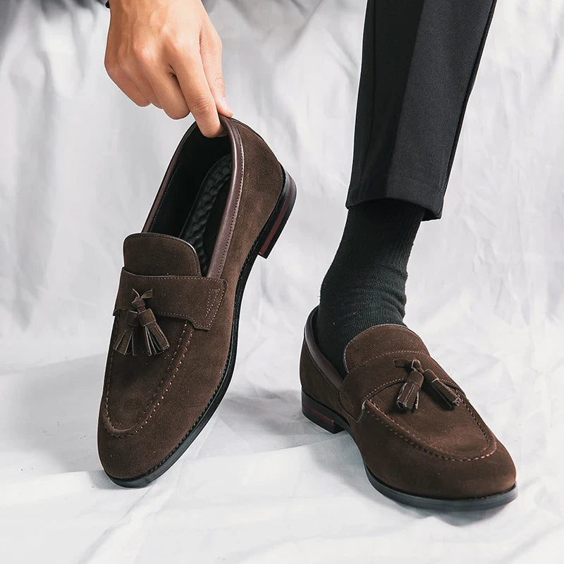 Elegantes mocasines con borlas