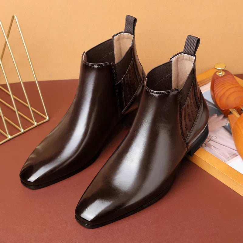 Botas elegantes de cuero