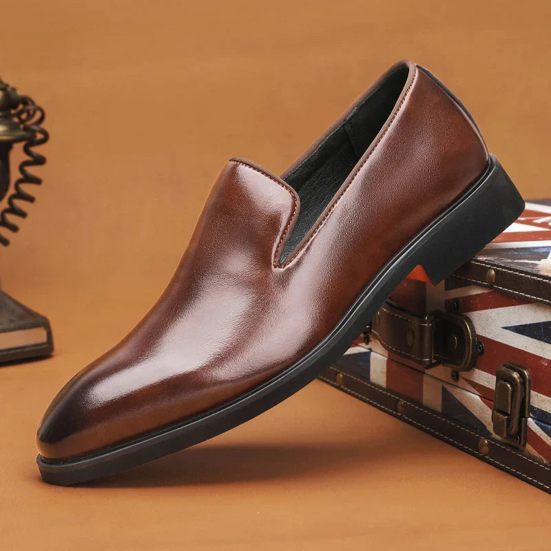 Zapatos de vestir elegantes de piel sin cordones